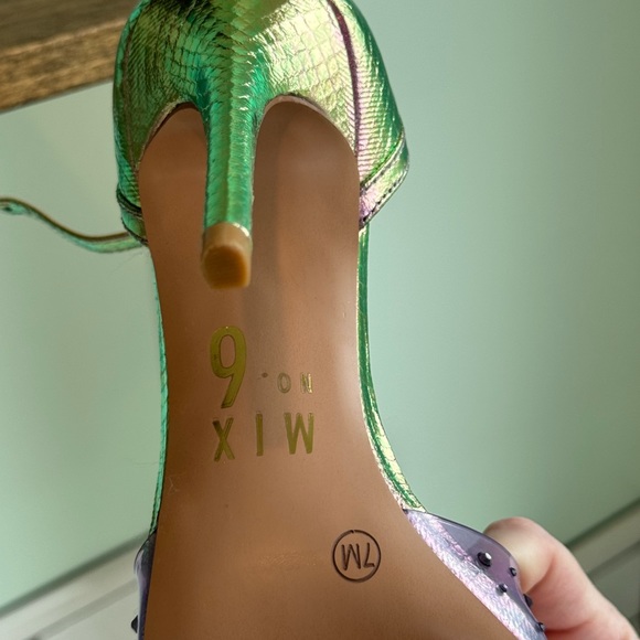 DSW never worn mermaid scale shoes. Size 7. - Picture 6 of 8